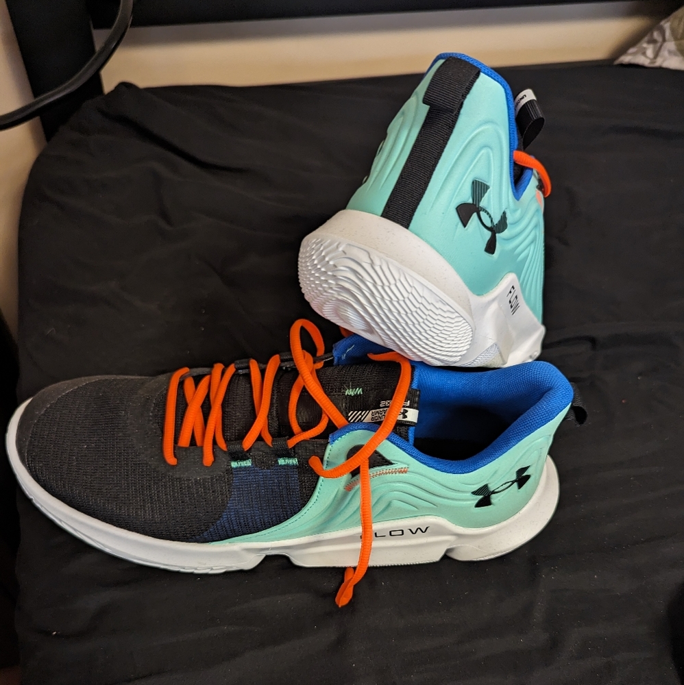 UNDER ARMOUR FLOW SHOES